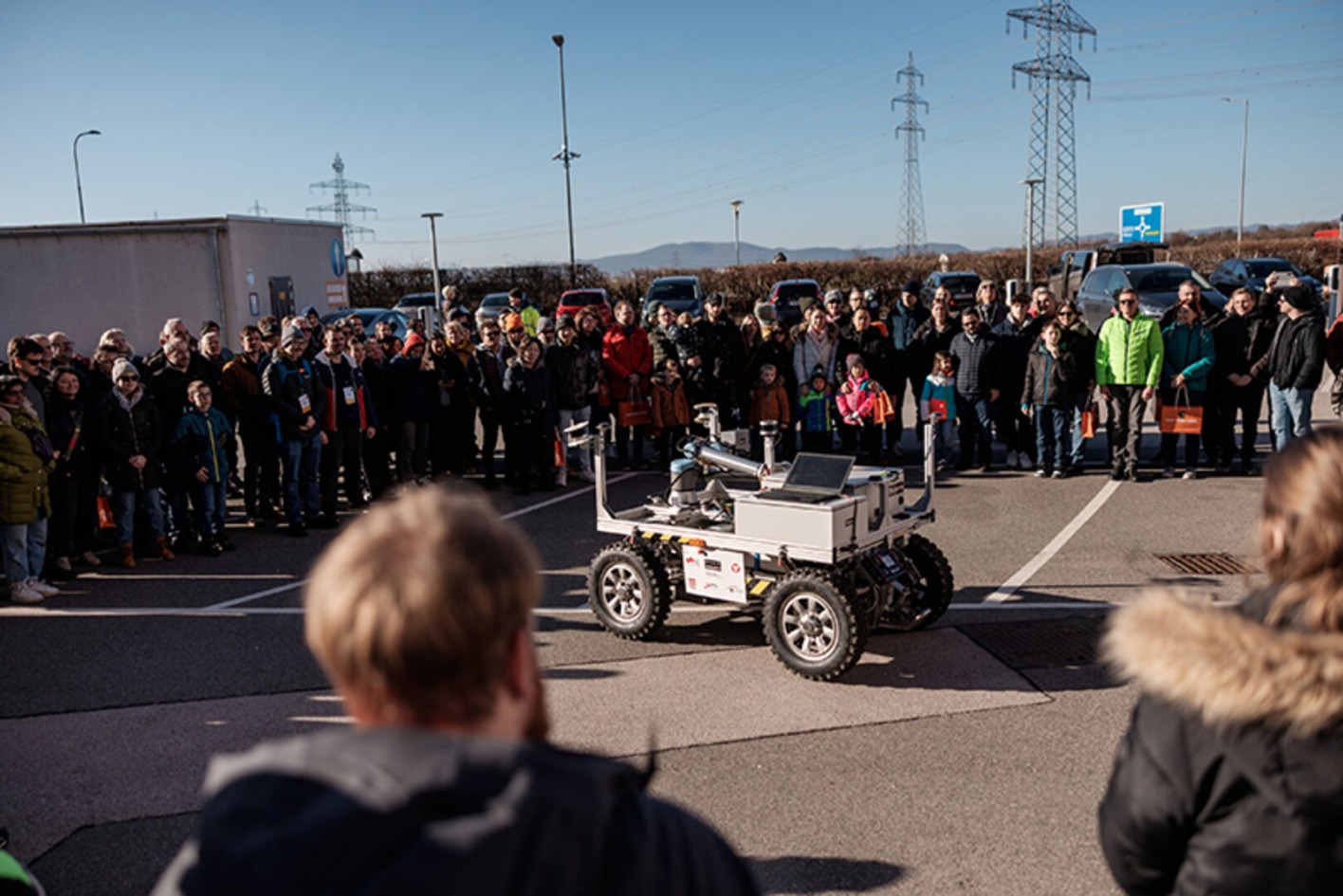 Rund 300 Besucher nutzten die Gelegenheit, am Standort Maria Lanzendorf mit der Zukunft der Mobilität in Berührung zu kommen.