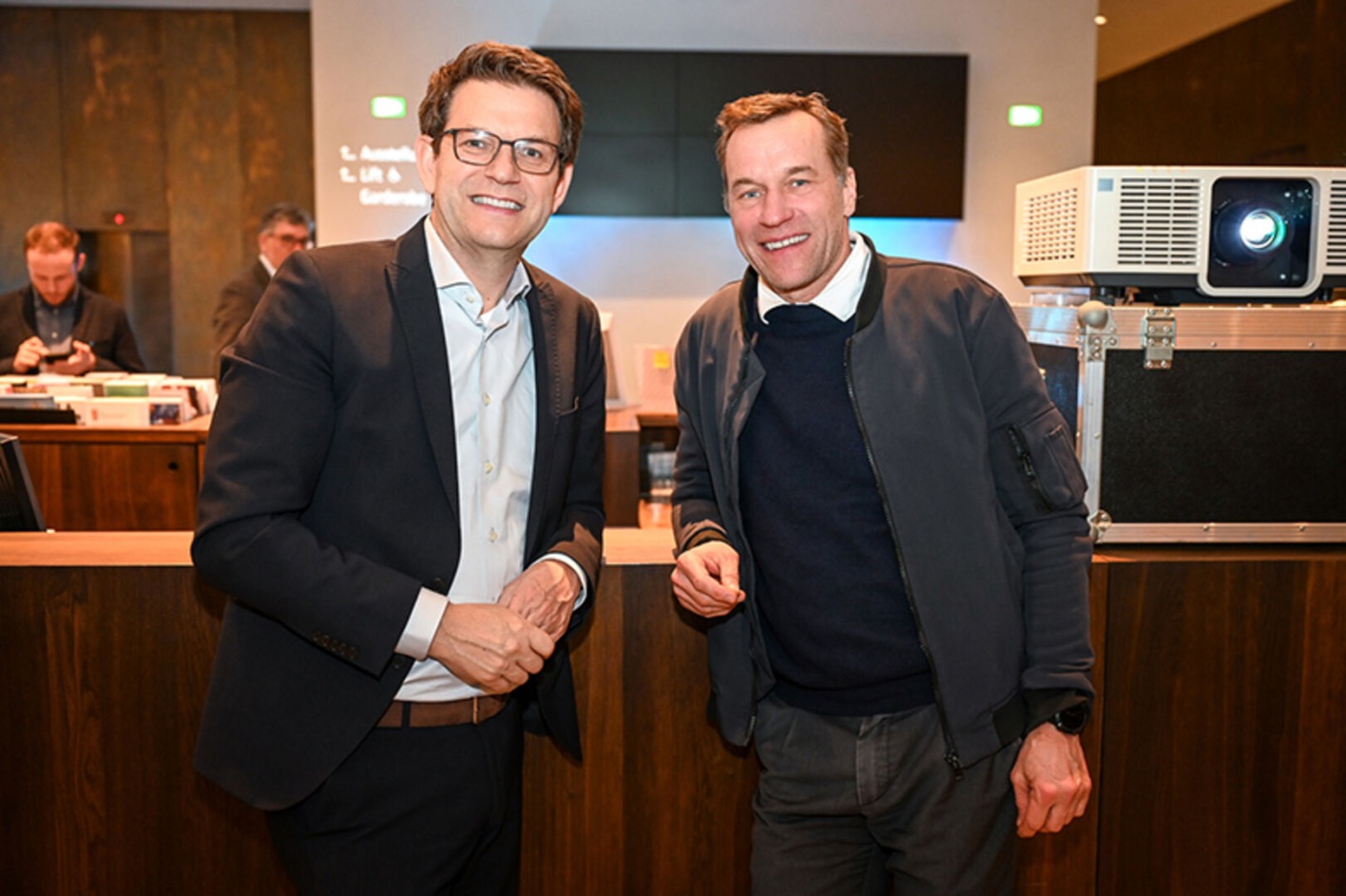 GF Michael Diem (Festspiele) und Landesvolksanwalt Klaus Feuerstein (v. li.)