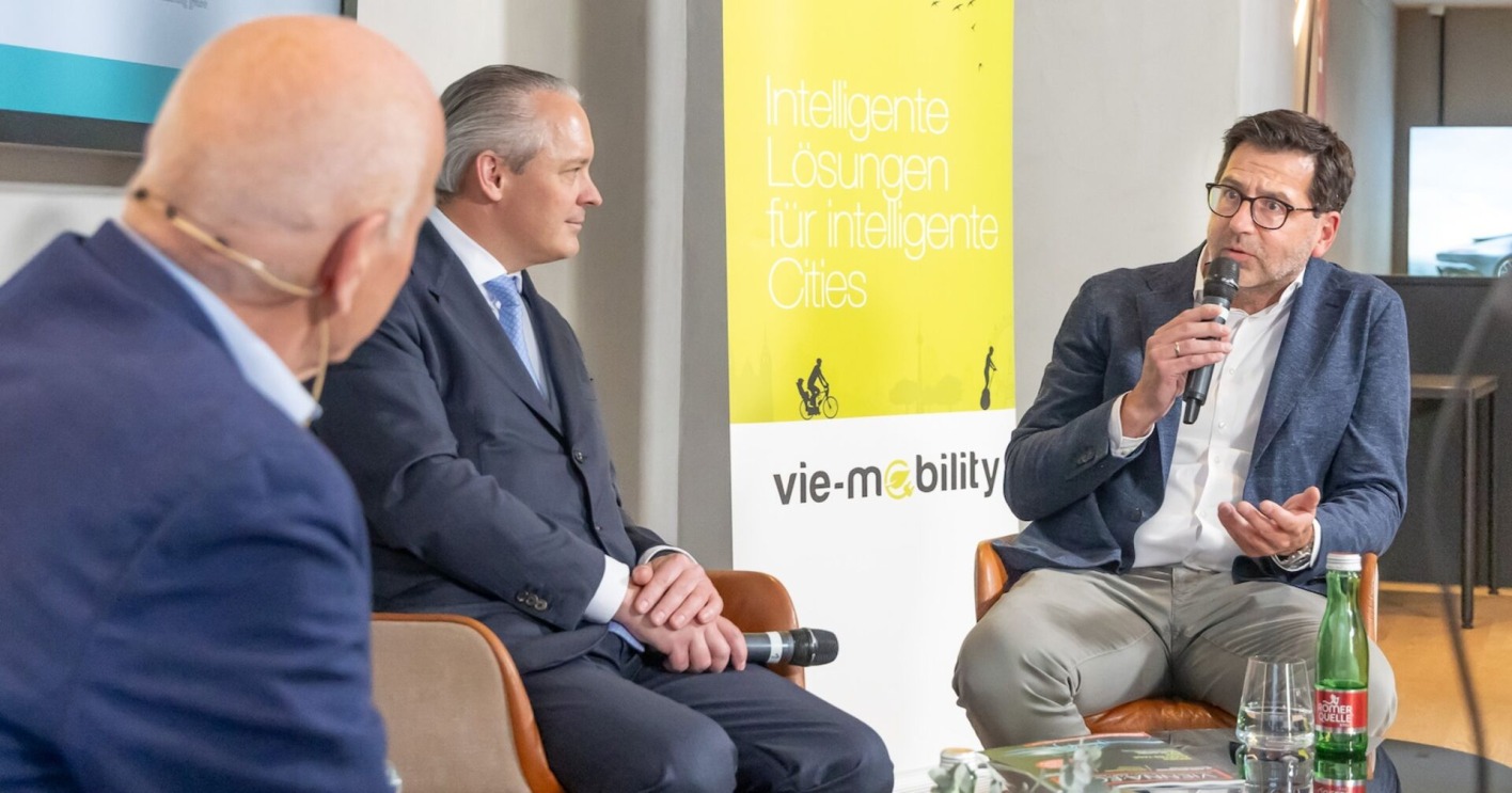 Drei Männer der Podiumsdiskussion