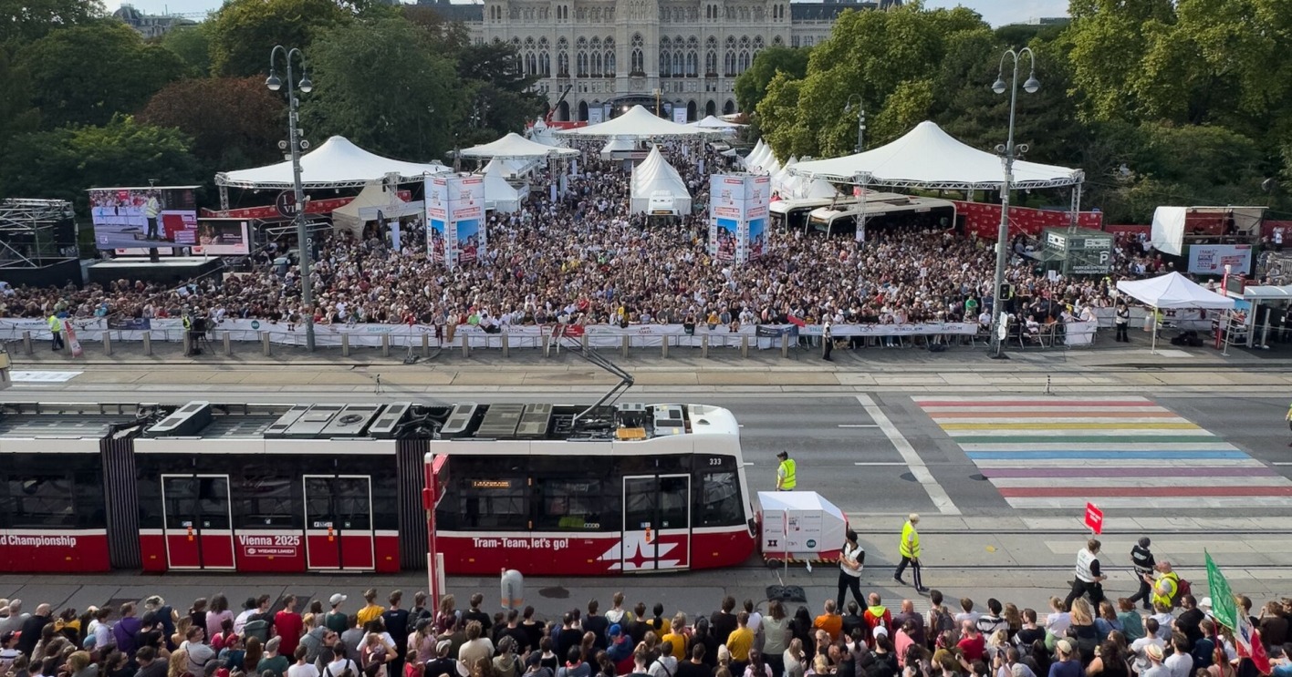 Besuchermassen bei der Tram-WM am Wiener Rathausplatz