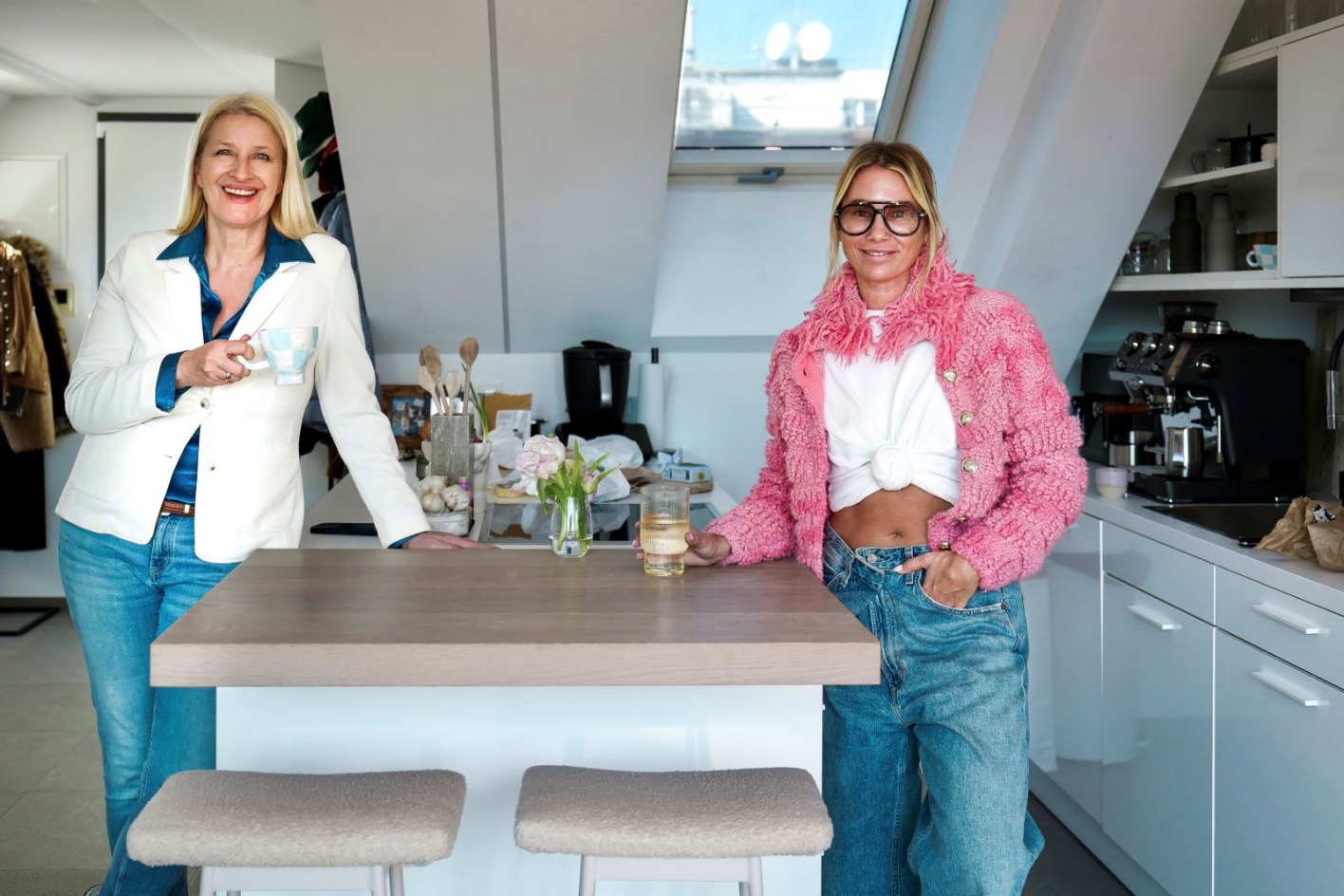 Karin Teigl und Claudia Stöckl bei Frühstück bei mir in der Küche während des Interviews über Beziehung, Trennung von Ehemann Georg und ihr Liebes-Comeback.