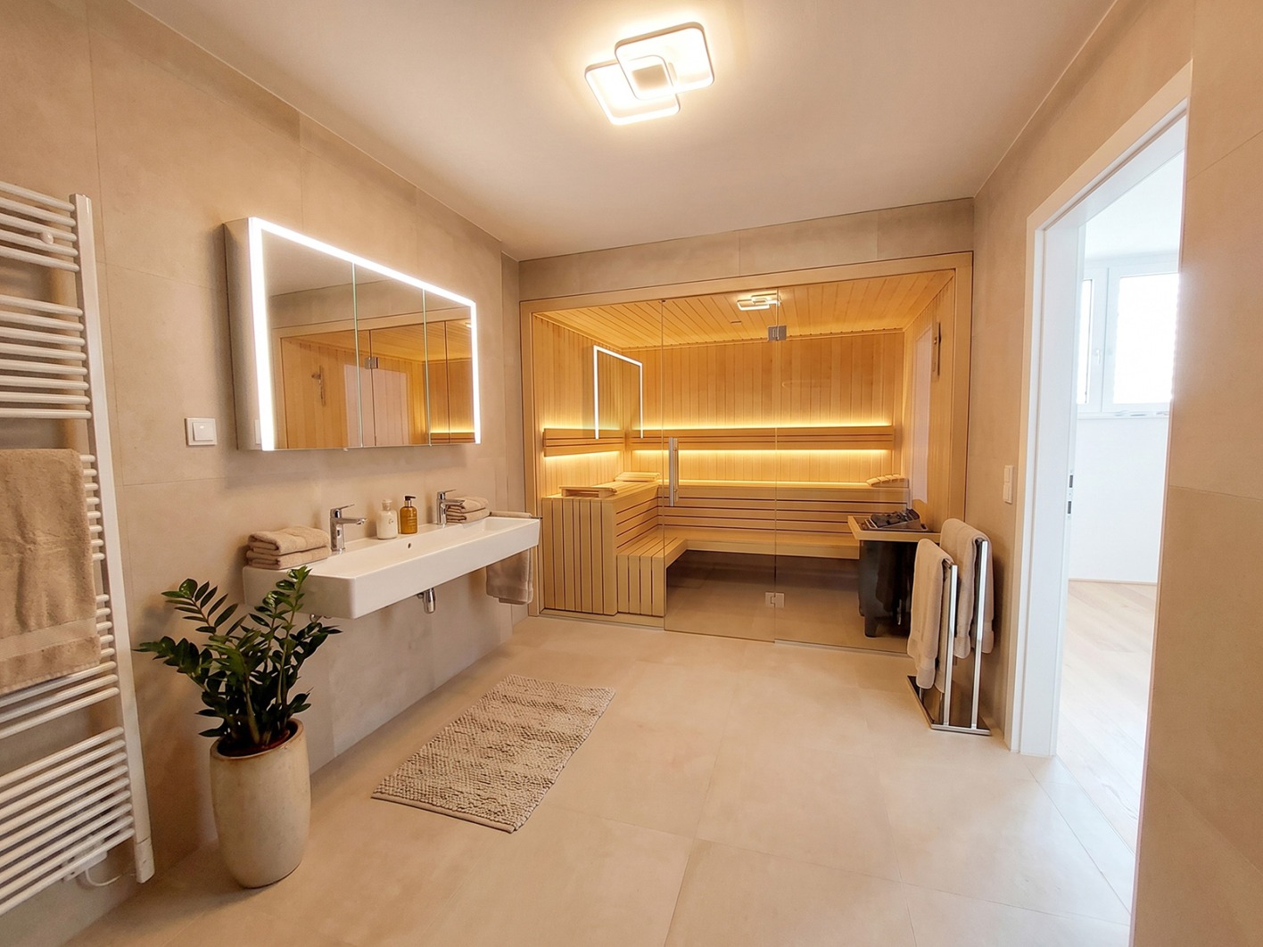 Modernes Badezimmer | Credit: AI-bearbeitet/Echtfotos mit virtueller Möblierung/Glorit Bausysteme