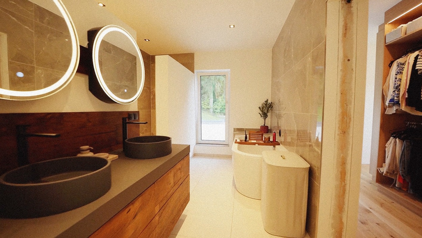 Modernes Badezimmer im Midcentury-Stil | Credit: Schmölzer