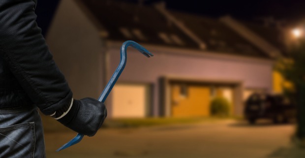 Einbrecher sucht Objekt aus