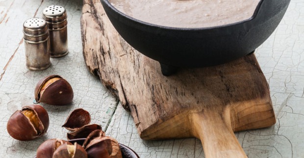 Maronisuppe wärmt am kalten Herbsttagen | Credit: iStock.com/Lisovskaya