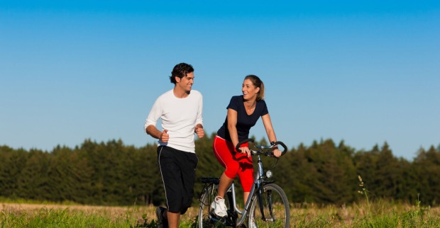 Laufen, walken, radfahren | Credit: iStock.com/kzenon