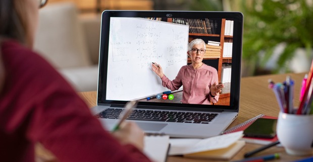 Schülerin beim Distance Learning | Credit: iStock.com/Ridofranz