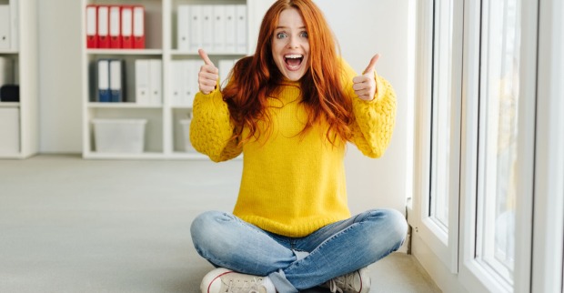 Frau freut sich über Erfolg | Credit: iStock.com/stockfour