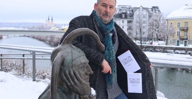 Gerald Eschenauer mit seinem neuen Buch | Credit: Julia Jank