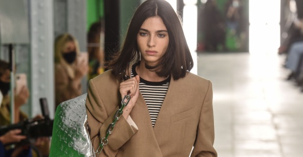 Mit coolem Understatement startet Louis Vuitton 2021 modisch durch | Credit: LUCAS BARIOULET / AFP / picturedesk.com