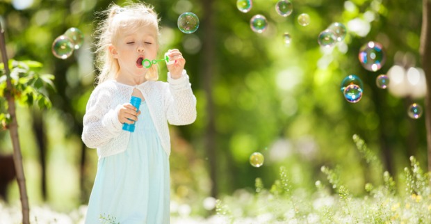 Frühling mit Kindern | Credit: iStock.com/Osuleo