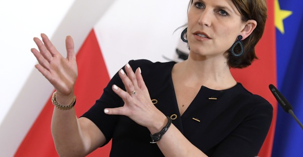 Porträt der Ministerin Karoline Edtstadler