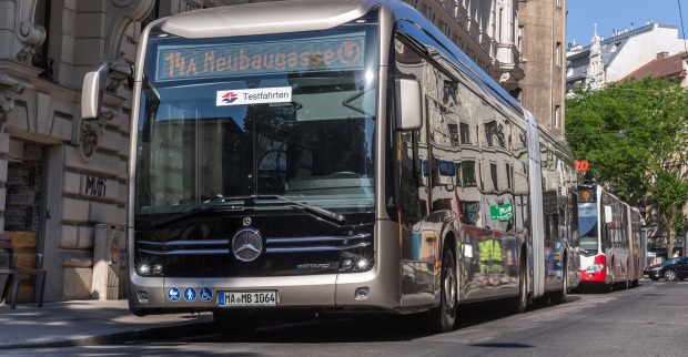 Testfahrt mit E-Gelenkbus in Wien