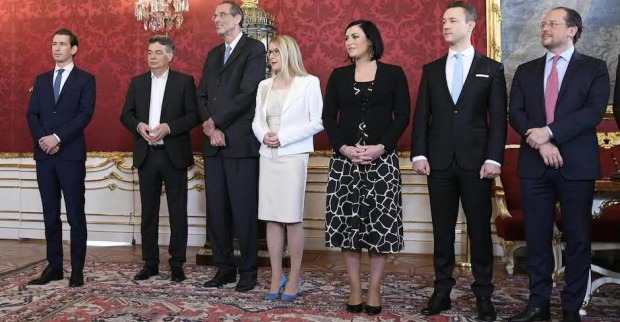 Bundeskanzler Kurz und sechs Minister bei der Angeloben 2020 I APA/Heinz Klaus recht/ Picturedesk