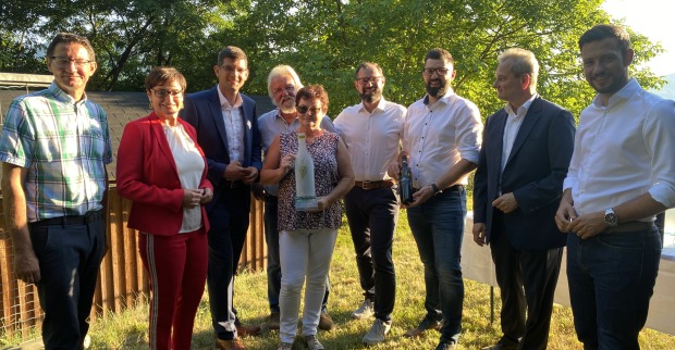 Prämierung der Familie Herget (St. Veit) von Kärntner Politikern