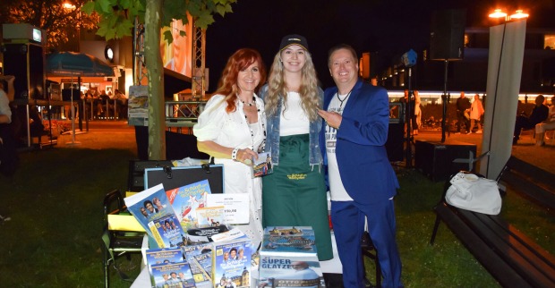 LadyPless und MasterRobin vor Fanstand