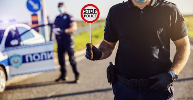 Autofahren im Ausland | Credit: iStock.com/dusanpetkovic