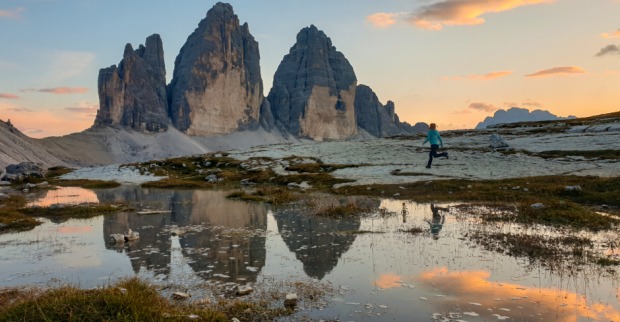 Sonnenuntergang über den Bergen von Tre Cime di Lavaredo (Drei Zinnen) | Credit: iStock.com/Christopher Moswitzer