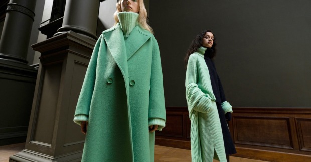 Models in grünen Outfits