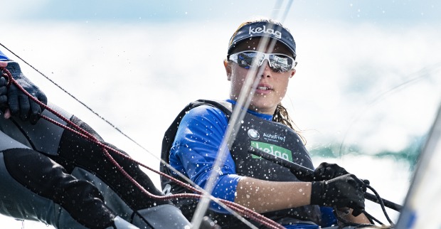 Rosa Donner am Segelboot
