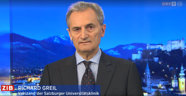 Mediziner Richard Greil im Fernsehstudio der ZiB2 Salzburg. Einblendung: ZIB2, Richard Greil, Vorstand der Universitätsklinik Salzburg