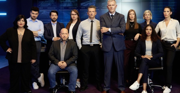 Gruppenbild von 11 Personen, teils sitzend, teils stehend