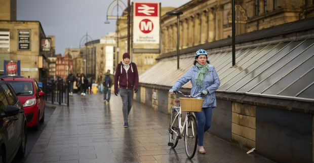 Straßenszene in Bradford | Credit: Christopher Thomond / Eyevine / picturedesk.com
