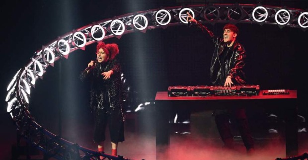Pia Maria und Lum!x auf der Bühne I Credit: MARCO BERTORELLO/AFP/picturedesk.com