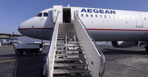Flugzeug am Rollfeld mit Treppe