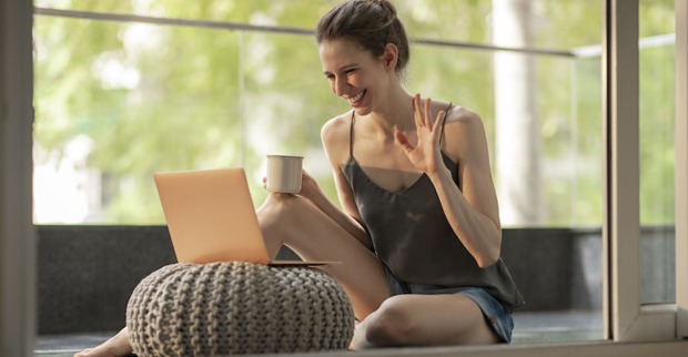 Frau am Laptop | Credit: iStock.com/ProNamy