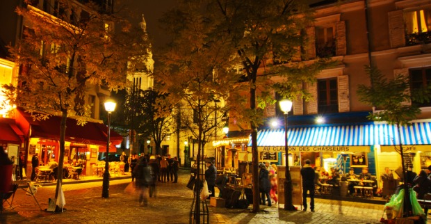 Reges Treiben in den Seitengassen von Marais im Herzen von Paris | Credit: iStock.com/chris-mueller