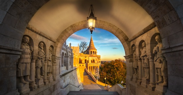 Blick durch historischen Tunnel in Budapest | Credit: iStock.com/ZoltanGabor