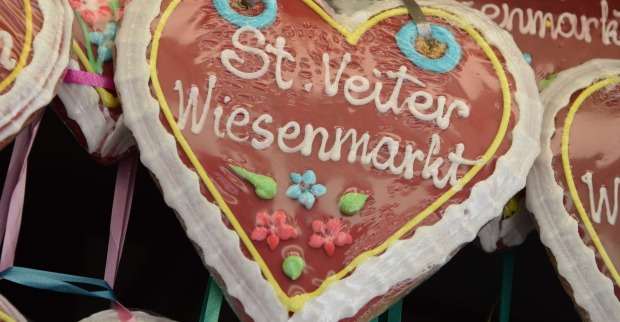 Verziertes Lebkuchenherz mit Aufschrift "St. Veiter Wiesenmarkt"