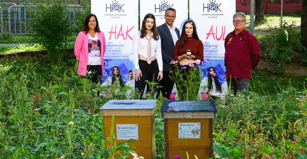 Betreuer und Inititatoren des Schulprojekts "Be(e) smart" an der HAK Villach