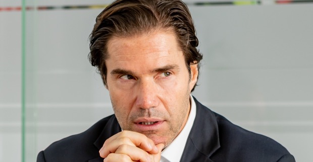 Großaufnahme von Tassilo Wallentin im Gespräch