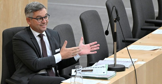 Finanzminister Magnus Brunner im Parlament