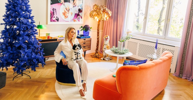 zu Hause im Wohnzimmer | Credit: Alex Felten