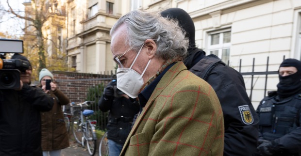 Prinz Reuss bei seiner Verhaftung | Credit: Boris Roessler / dpa / picturedesk.com