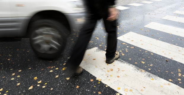 Fußgänger am Schutzweg