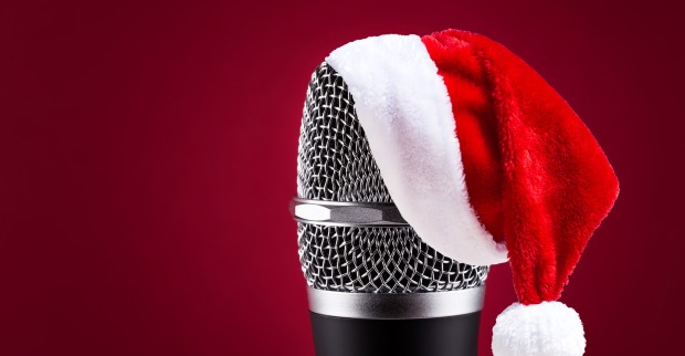 Mikrofon mit Weihnachtsmütze