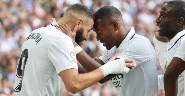David Alaba und Karim Benzema jubeln über ein Tor für Real Madrid