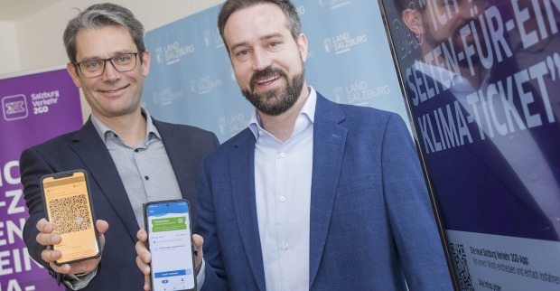 Johannes Gfrerer (Salzburg Verkehr) und LR Stefan Schnöll präsentierten die Handy-Anwendung.