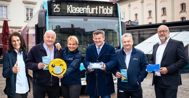 Vertreter von Buslinie, STW und Politk