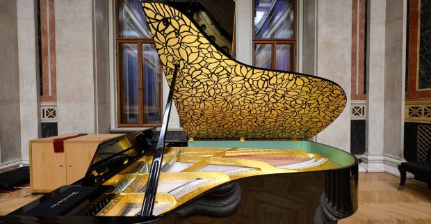 Der goldene Bösendorfer-Flügel im Parlament