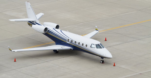 Privatjet auf dem Rollfeld