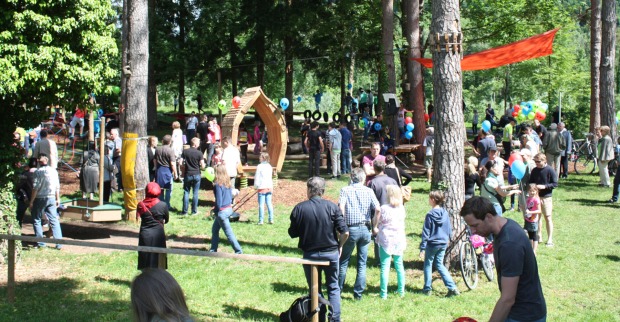 Am 3. Juni darf gelacht, getobt und gespielt werden. Die familieplus-Gemeinde lädt zum Weltspieltag und zum Fest der Begegnung.