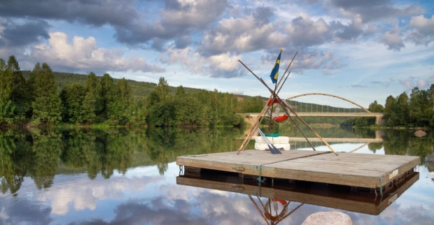 Ein Holzfloß auf dem Klarälven in Schweden | Credit: iStock.com/JStuij