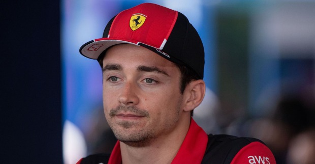Ferrari-Pilot Charles Leclerc im Rahmen eines Interviews