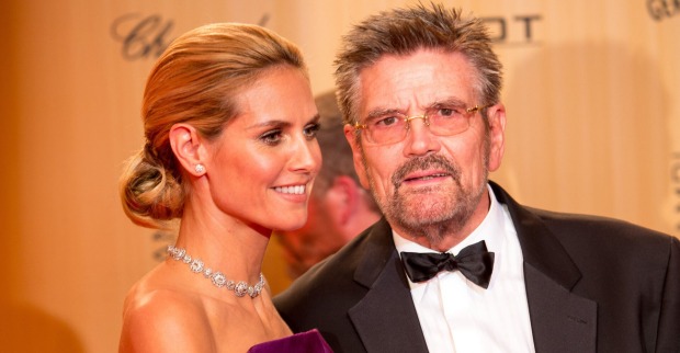 Günther Klum schaut in die Kamera daneben seine Tochter Heidi.