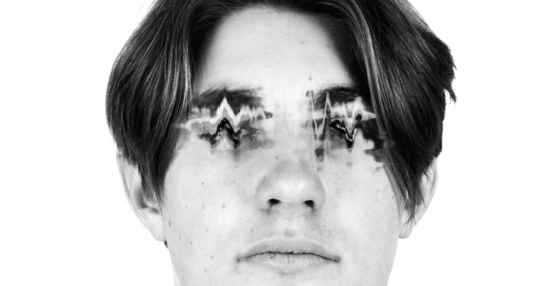 Ausstellungsbild zeigt Männergesicht mit veränderten Augen | Credit: Höhere Lehranstalt für Fotografie und Audiovisuelle Medien - die Graphische